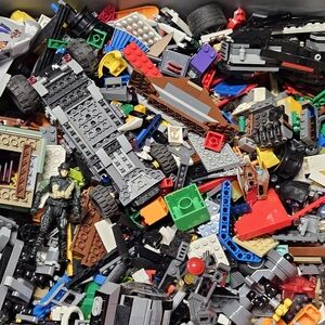 Legos Variety (Star Wars, space shuttle, dinosaurs)